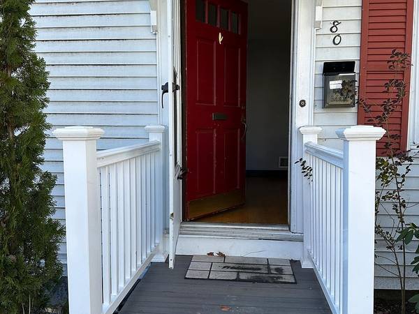 2 bedroom Townhouse-style duplex in a Cul-de-sac North End 1