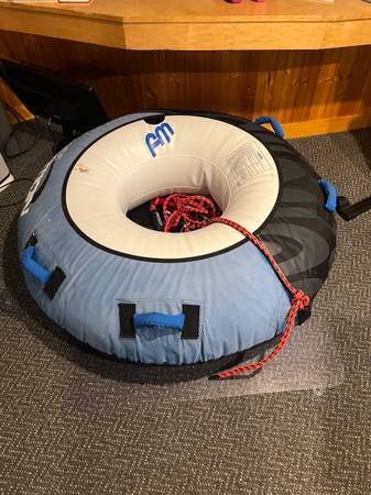 Towable Tube with rope and coupling 1