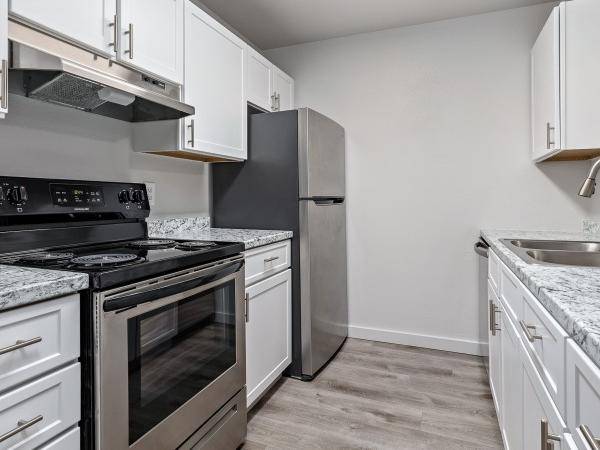 $1,350 / 2br - 764ft2 - Great for Entertaining, Walk-in Closets, Parks and Courtyards (Eagle)63794970578945122