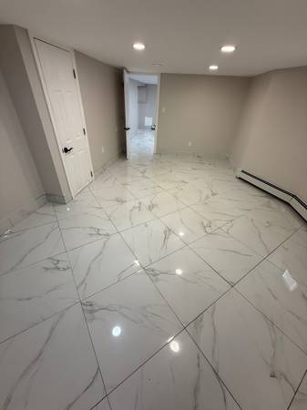 $2,200 / 2br - 2 BEDROOM BASEMENT APARTMENT WITH BACKYARD - $2200/MONTH, ALL UTILITI (Averne)63930271868291123