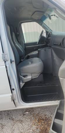 2004 ford e250 cargo van v8 cold ac - $2,950 (Orlando)63470427188867124