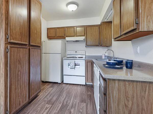 $1,295 / 1br - SE Portland 1B - 15 Miles to Portland, Dining Table Space, WD Hookups (SE Portland)63914740372482124