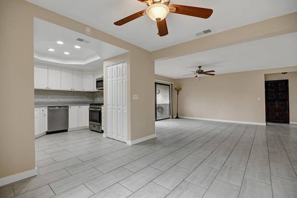 $438,000 / 3br - 1330ft2 - Ático esquina de tres habitaciones y dos baños (Palm Springs)63758592076801124