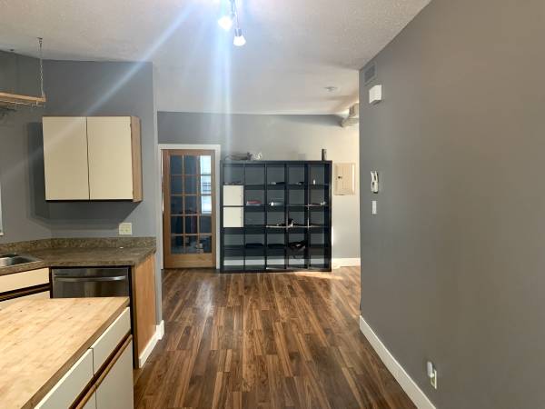 $1,000 / 1br - 752ft2 - 1 Bed condo – Great location – available Nov 1 (Minneapolis, Cedar Riverside)64003960344835121