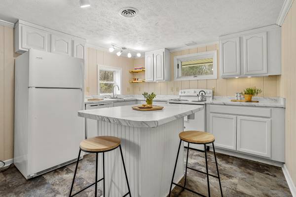 $950.00 / 2br - The Laurels63795928837633122