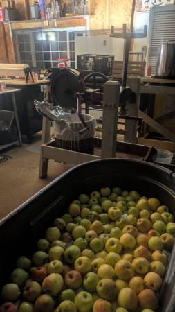 Apple press your apples (Clatskanie)63958289522307122