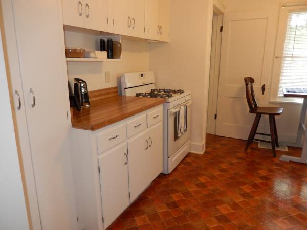 $1,350 / 2br - Tranquilo y muy deseable barrio al este (Bloomington-Normal)63700508718465124