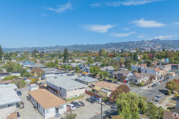 $2,250 / 2br - 690ft2 - 2 Bedrooms / 1 Bath Apartment – West Berkeley (berkeley)64045028852354121
