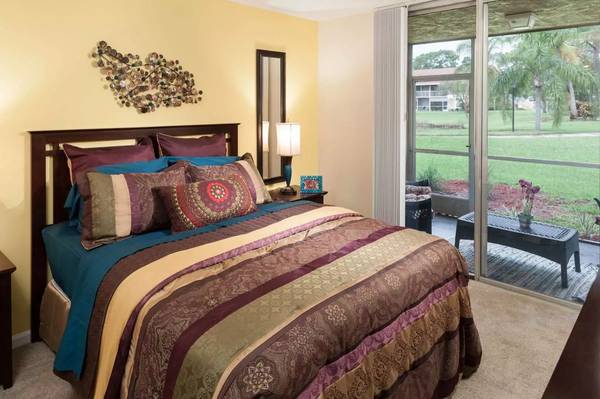 $1,990 / 2br - 1065ft2 - ¡2 bd, 2 ba lista para ver ahora! ¡Visite Serrano Spanish hoy! (West Palm Beach)64049279179649120