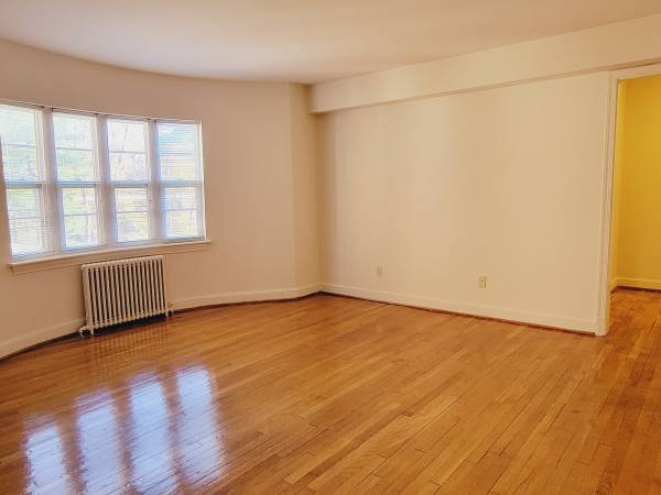 $1,870 / 1br - 650ft2 - Historic 1 Bedroom Garden Style Unit $1,870.00, ALL UTILITIES INCLUDED (1221 North Courthouse Road, Arlington, VA 22201)63896156572930124