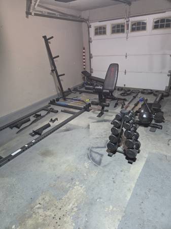 Complete wall rack ,weights beches,many extras 1