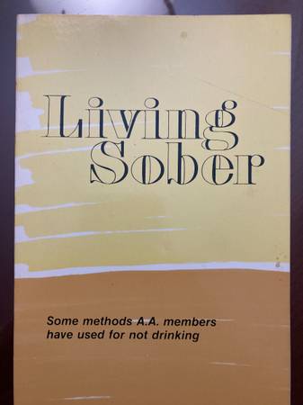 Paperback Living Sober by Alcoholics Anonymous 1