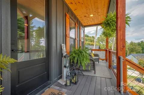 $730,000 / 3br - 1706ft2 - Modern Farmhouse For Sale (Horse Shoe)64029209924225122