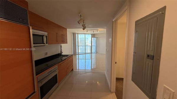 $2,790 / 598ft2 - Spacious Studio in Icon Brickell, Miami (Brickell, Miami)64051007612035122