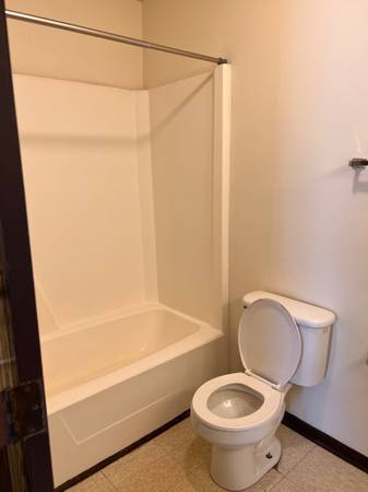 $805 / 1br - 710ft2 - Perfect Floor plan and perfect rent, what else one need. Let's APPLY. (1200 E Elmwood Dr, Terre Haute, IN)63675880920193124