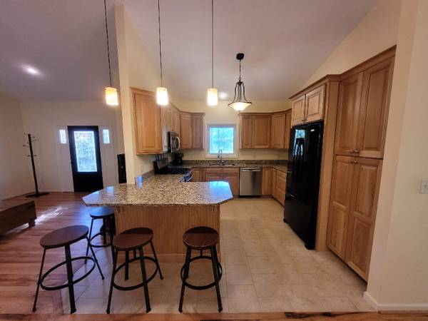 $2250.00 / 3br - 1800ft2 - $2,250 / 3br - 1800ft House, Amazing Views, Country Living, Town Conve64029207824386123