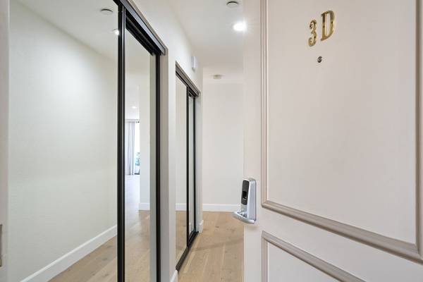 $1,650 / 2br - 1440ft2 - Enjoy the best of Burlingame living in this spacious, high-end condo (burlingame)63935454365955122