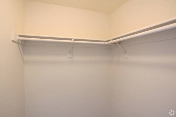 $2,484 / 3br - 1265ft2 - Lots of space! 1265 sqft, 3 bed, washer/dryer in unit, near everything (Tigard - Fanno Creek Park)63820848728195123