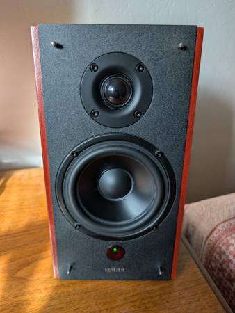 Edifier R2000DB Powered Bluetooth Speakers - Mint Condition 1