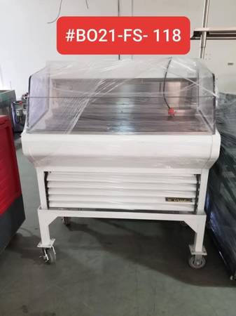 OPEN   DELI  DISPLAY CASE 1