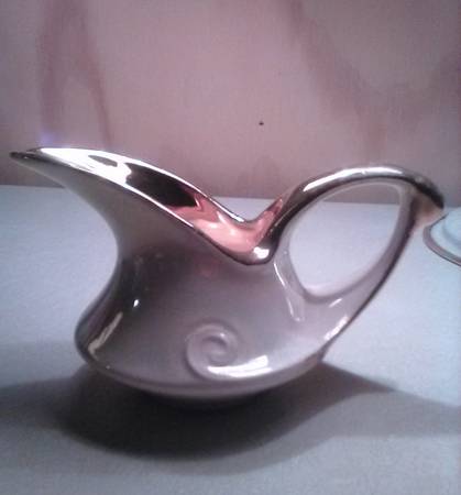 vintage small creamers 1