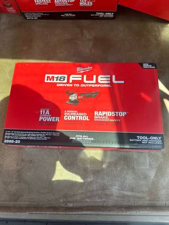 Milwaukee M18 Fuel 4-1/2”-5” Variable Speed Braking Grinder 1