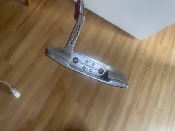 Scottie Cameron putter & assorted golf clubs 1
