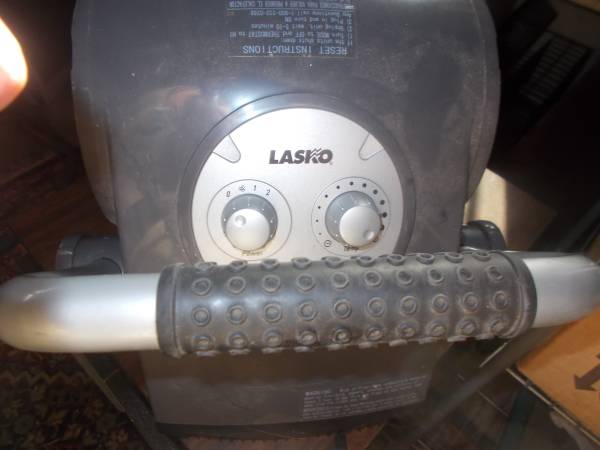 2 LASKO CERAMIC UTILITY HEATERS 1