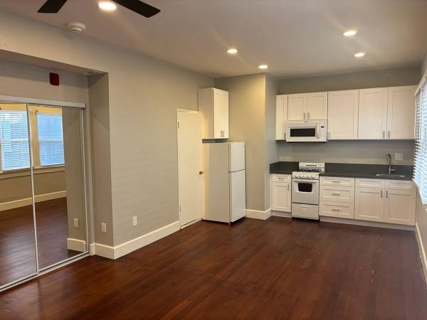 $1,300 Private Studio, UnFurnished, AC, Kitchen, In-unit W/D (San Diego)63866048176259121