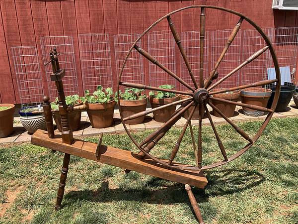 Walking Spinning Wheel 1