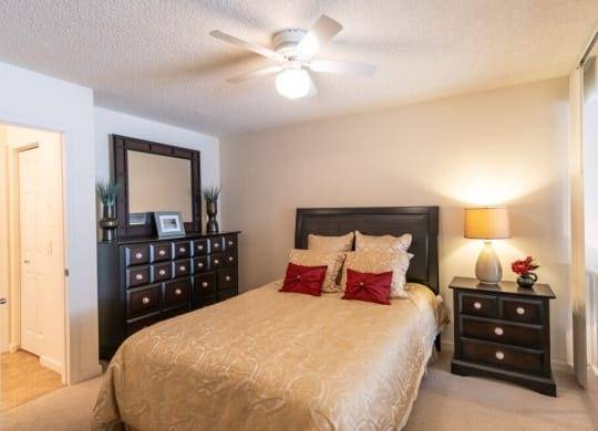 $2,665 / 700ft2 - Spa/Baño de Hidromasaje, Cable Listo, Sala Wi-Fi (3767 Clarington Ave, Los Ángeles, CA)63998152694786121