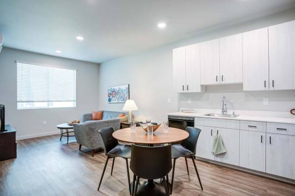 $1,243 / 1br - 1/BD 1/BA, Sala de correo interior, Centro de fitness (2 Gary Hall Wy, Sparks, NV)63682291954947124