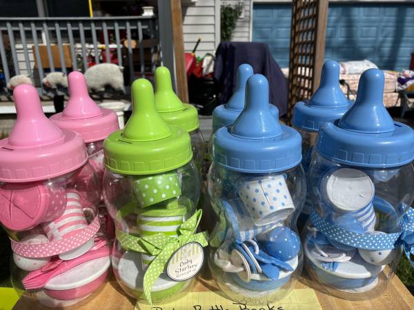 Baby bottle bank with accessories 1