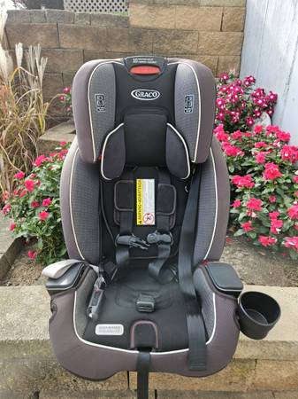 3 Graco Carseats 1