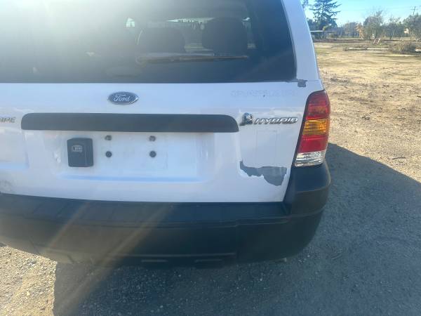 2007 Ford Escape Hybrid 4x4 (Tracción en las Cuatro Ruedas) - $3,900 (Lodi)63619211684355123