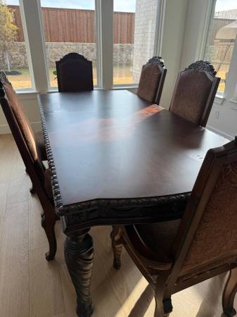 7Pc Dining Room Set with expandable leaf 1