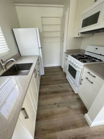 2BR/1BA Ground Level Corner Unit. Comes with Parking. Close to Liberty 1