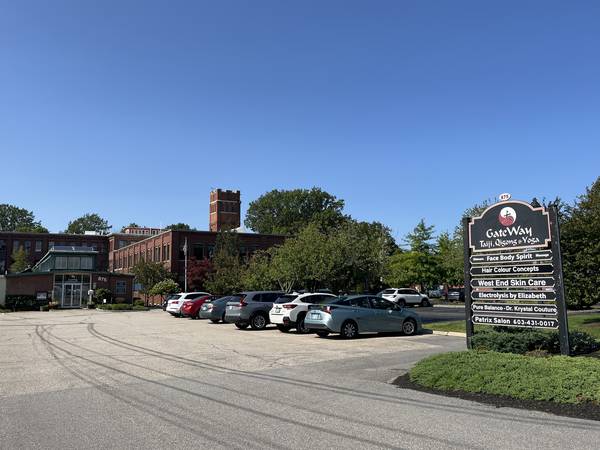 $1,100 / 350ft2 - Sunny salon/office (Portsmouth)63932057184643124