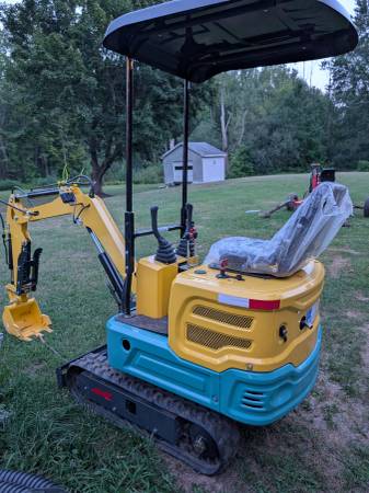 Digmaster DM100 Mini Excavator - Excellent Condition - Ready for Work! 1
