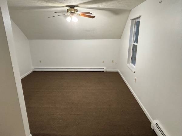 $1,900 / 3br - 3 Bedroom Apartment in St. Albans Available Now (St Albans)63784617358339122