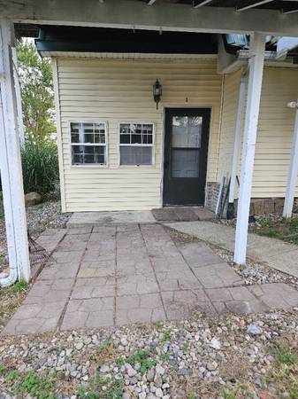 $1250.00 / 3br - 1100ft2 - 3 Bed 1 Bath Apartment in a Small Multi-Family Building of just 5 unit63953482449026120