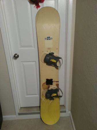 GNU 167cm Snowboard and bindings 1