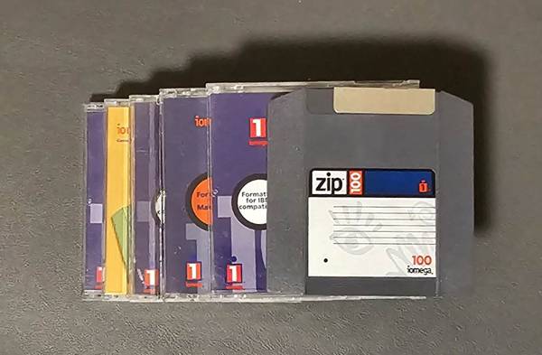 Six (6x) iomega 100MB zip disks 1