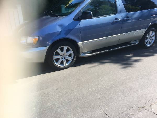 1998 Toyota Sienna XLE low miles 139K - $4,500 (palo alto)63617123856259123