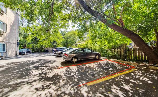 Outside parking spot for rent in South East Evanston 1