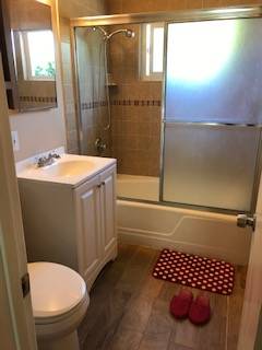 $2,590 / 2br - 900ft2 - private patio and backyard /washer dryer hookups / gated entrance !!!! (gilroy)64030487938306122