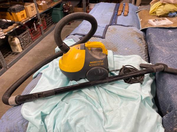 Eureka MiniMite Super Lite Vacuum 1