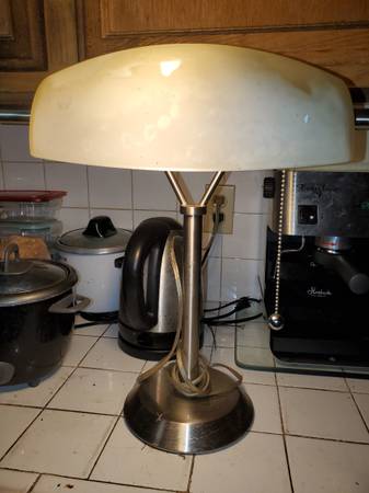 Brass Based  Lamp.  very beautiful 1