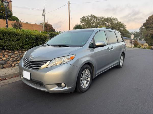 Toyota sienna 2015 1