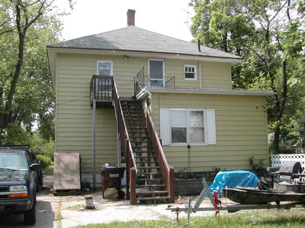 $900 / 2br - Apartamento de dos habitaciones en el piso superior, (Grand Haven)63882239859329120